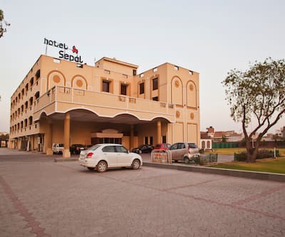 https://imgcld.yatra.com/ytimages/image/upload/t_hotel_yatra_city_desktop/v1391051389/Domestic Hotels/Hotels_Bhatinda/Hotel Sepal/Facade~148.jpg